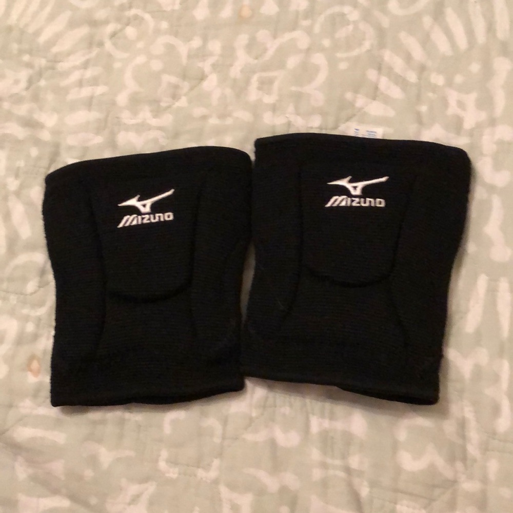 Large Black Mizuno Kneepads